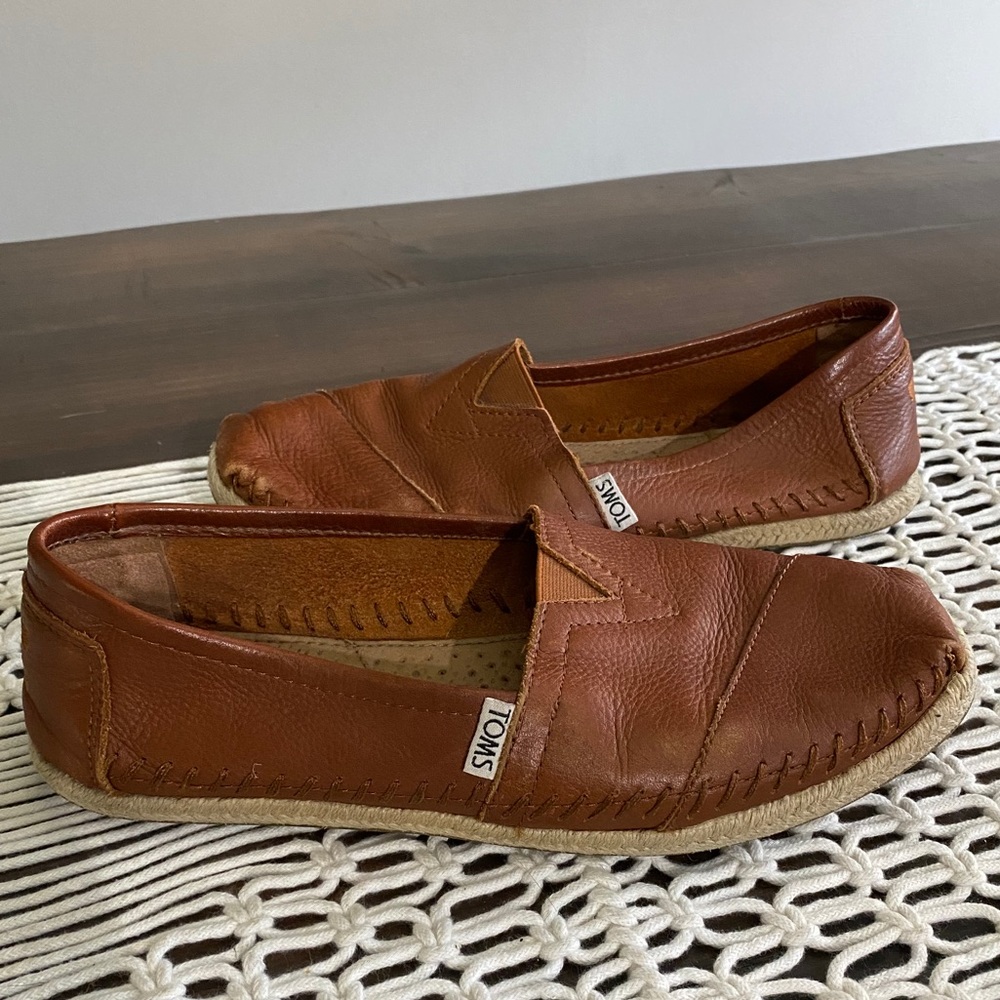 Toms leather slide on shoes